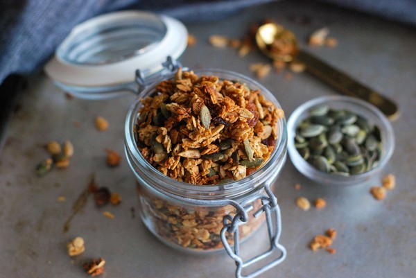 Pepparkaksgranola (nötfri) - Baka Sockerfritt