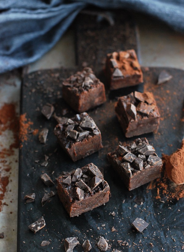 Lättgjorda Chocolate chip cookie dough fudge - Baka Sockerfritt