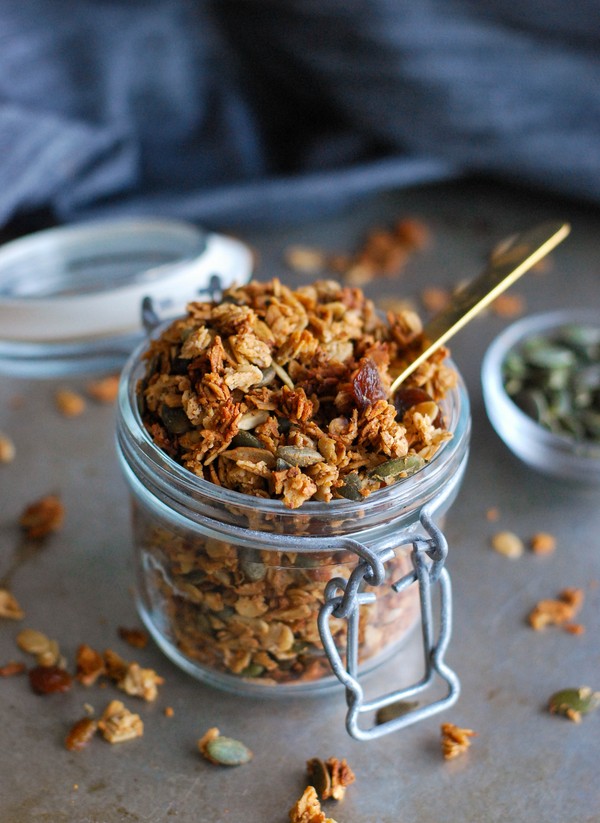 Pepparkaksgranola, utan tillsatt socker - Baka Sockerfritt