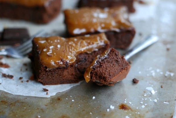 Fantastisk Salted Caramel Brownie - Baka Sockerfritt