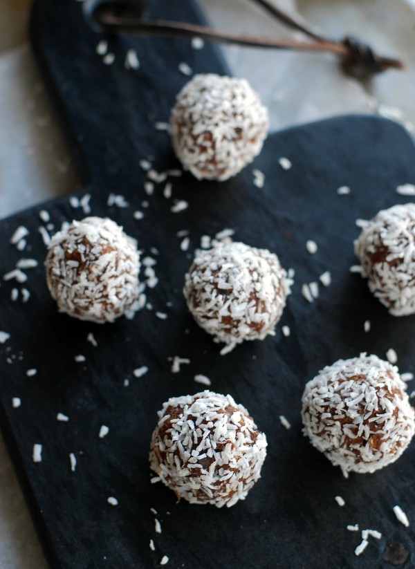 Hälsosamma chokladbollar som snacks - Baka Sockerfritt