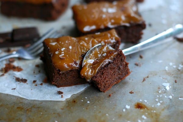 Fantastisk Salted Caramel Brownie - Baka Sockerfritt