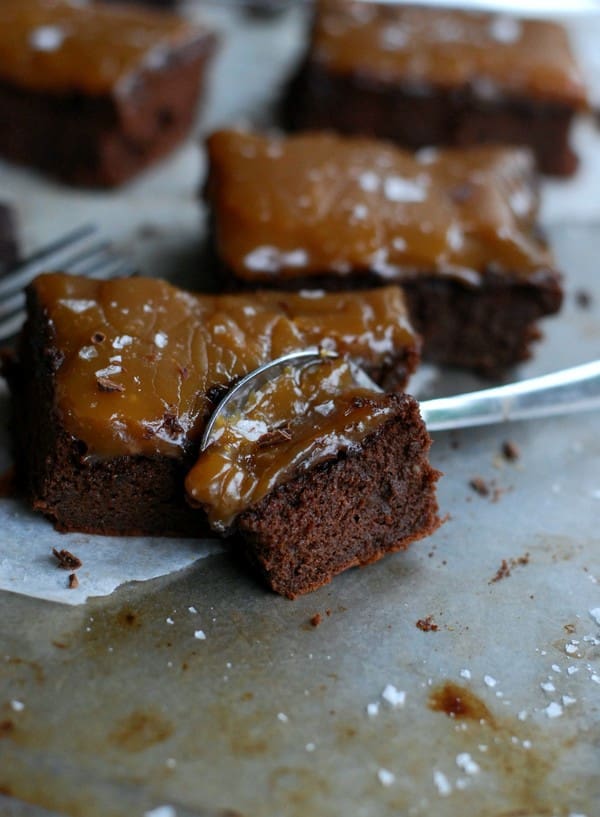 Fantastisk Salted Caramel Brownie - Baka Sockerfritt