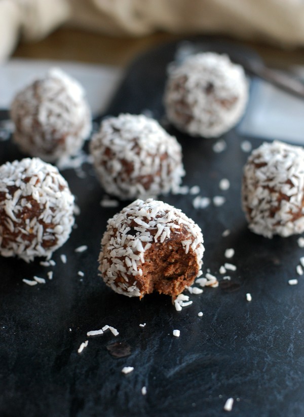 Hälsosamma chokladbollar som snacks - Baka Sockerfritt