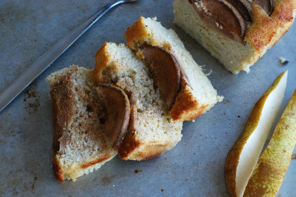 Glutenfri päronkaka med mandel - Baka Sockerfritt