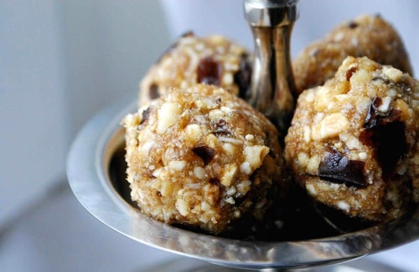 Älskade nöt- och fruktbollar med cashewnötter - Baka Sockerfritt