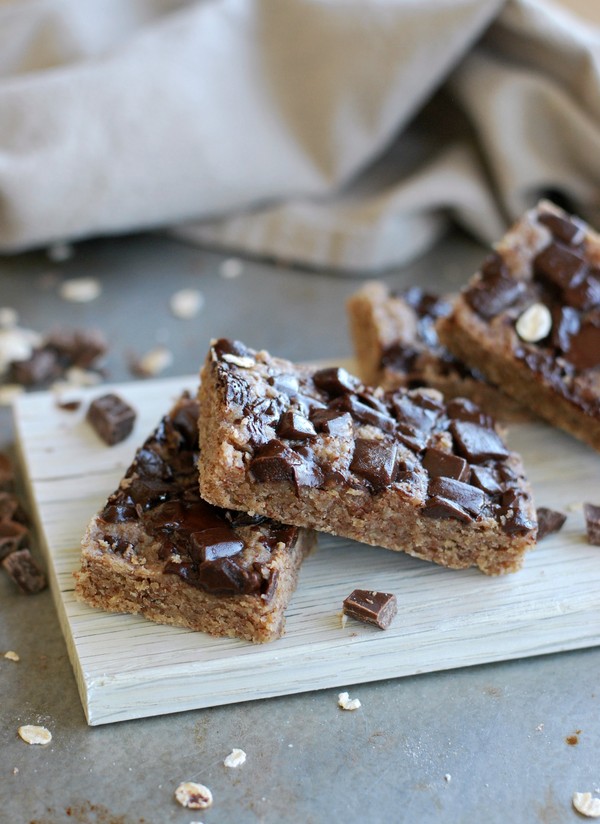 Chocolate chip oatmeal bars - Baka Sockerfritt