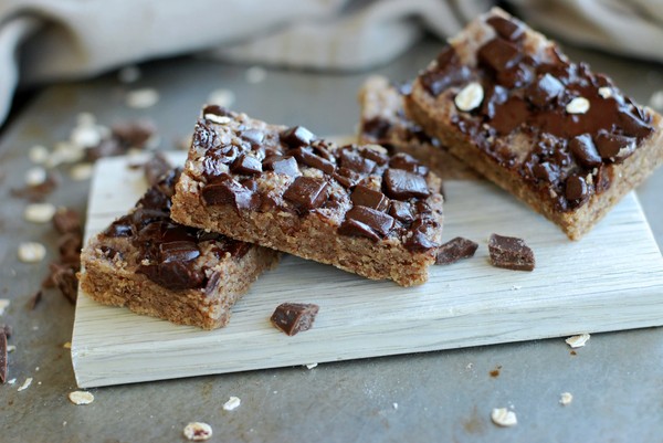 Chocolate chip oatmeal bars - Baka Sockerfritt