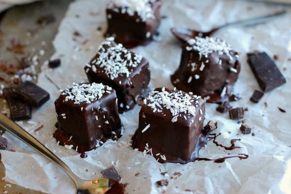 Chokladdoppade skumrutor, utan tillsatt socker - Baka Sockerfritt
