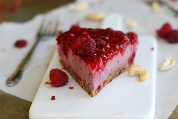 No bake halloncheesecake med kardemumma - Baka Sockerfritt