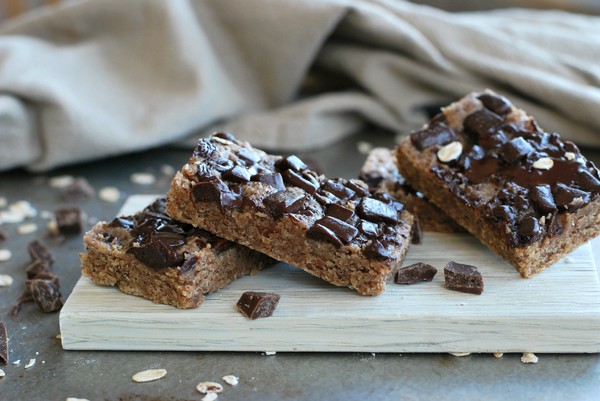 Chocolate chip oatmeal bars - Baka Sockerfritt