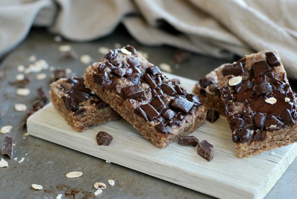 Chocolate chip oatmeal bars - Baka Sockerfritt
