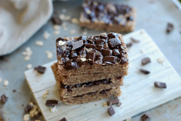 Chocolate chip oatmeal bars - Baka Sockerfritt