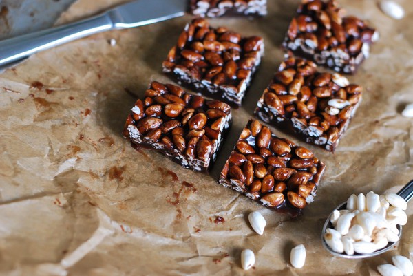 Chokladkola med puffat ris - Baka Sockerfritt