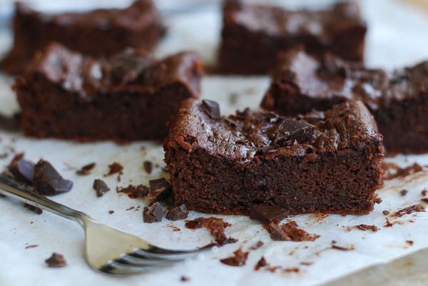 Glutenfri mandelbrownie utan tillsatt socker - Baka Sockerfritt