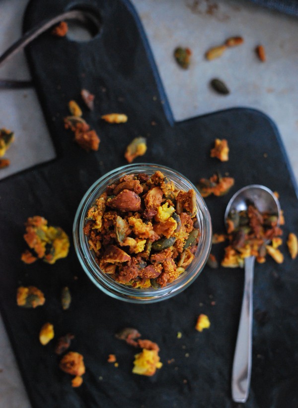 Julig Saffransgranola - Baka Sockerfritt Julig Saffransgranola - Baka Sockerfritt