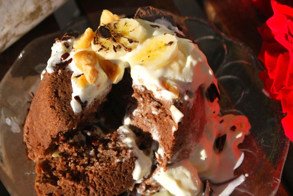 Banan- och chokladmugcake med hasselnöt - Baka Sockerfritt