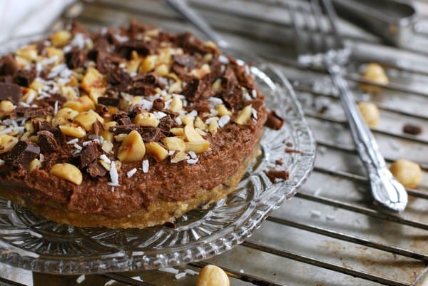 Chocolate banana mousse cake (no bake) - Baka Sockerfritt