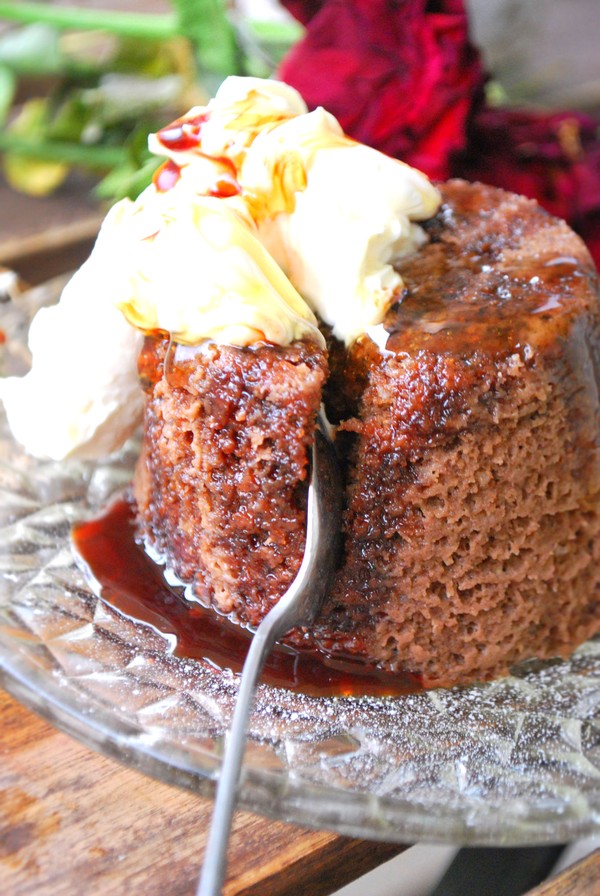 Chokladmugcake med färska dadlar - Baka Sockerfritt