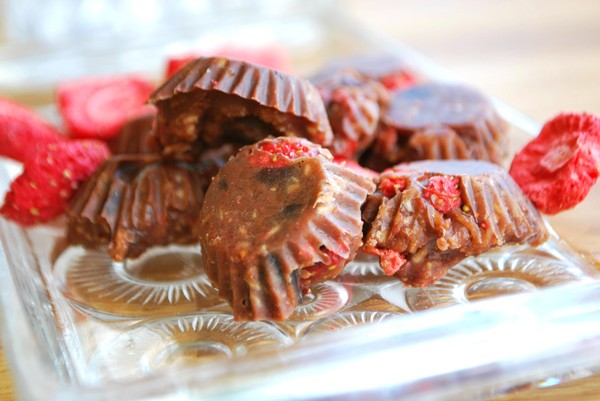 Chokladbitar med kakaosmör - Baka Sockerfritt