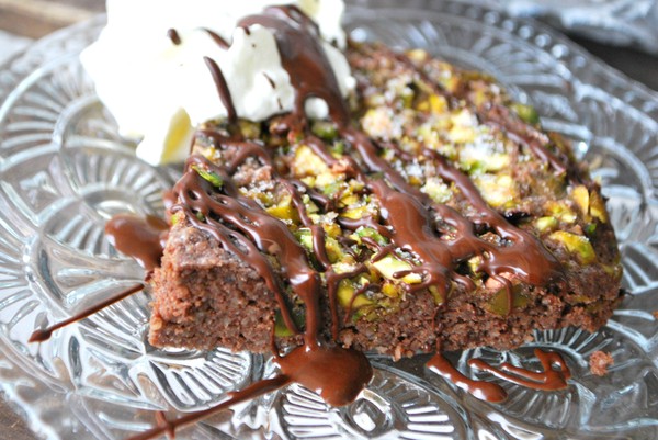 Kladdkaka med pistagenötter - Baka Sockerfritt
