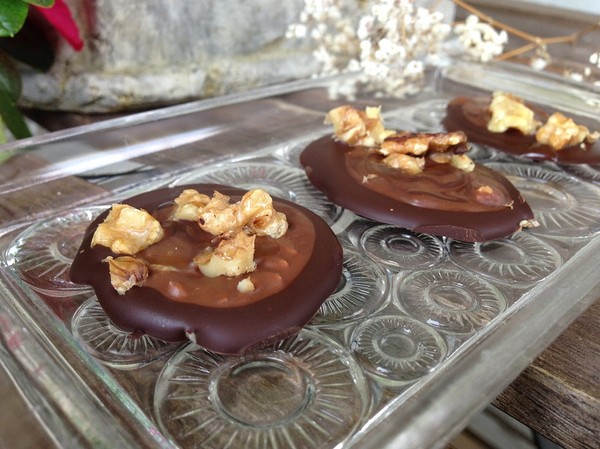 Chokladplattor med valnötter och honung - Baka Sockerfritt
