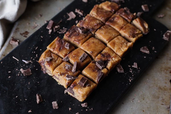 Cookie dough fudge (utan tillsatt socker) - Baka Sockerfritt