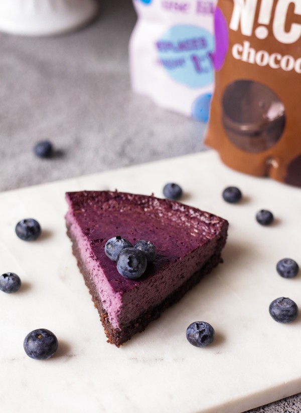 Blåbärscheesecake på chokladbotten - Baka Sockerfritt