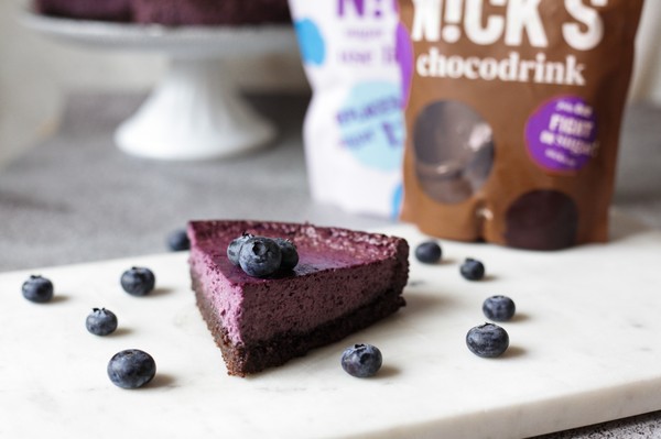 Blåbärscheesecake på chokladbotten - Baka Sockerfritt