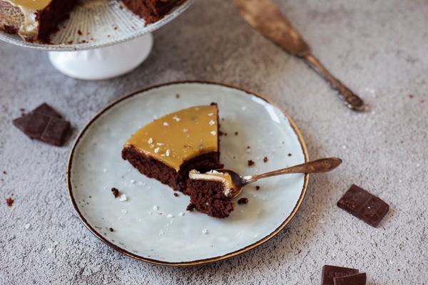 Salted caramel chokladkaka, utan tillsatt socker - Baka Sockerfritt