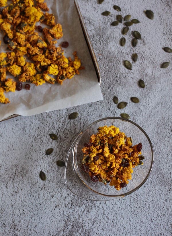 Granola med saffran, utan tillsatt socker - Baka Sockerfritt