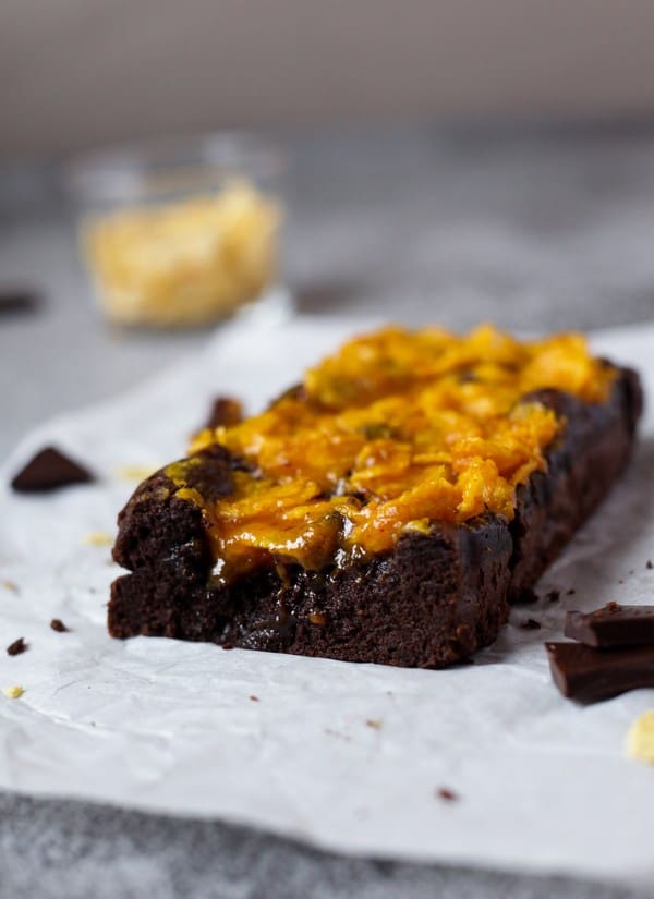 Brownie med saffranstosca, utan tillsatt socker - Baka Sockerfritt