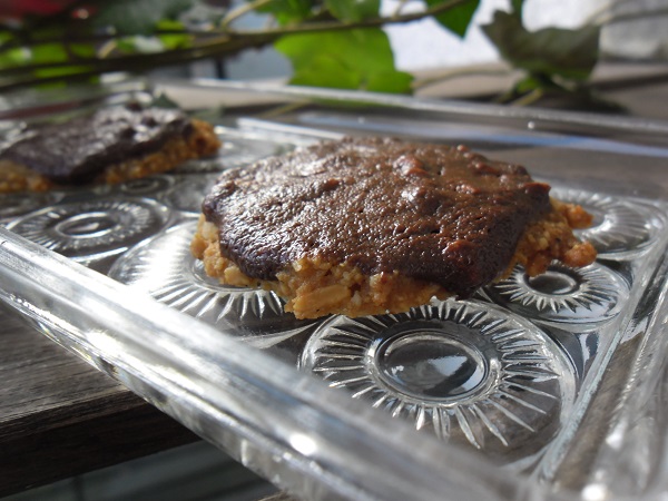 Jordnötskakor med kokos och chokladöverdrag - Baka Sockerfritt