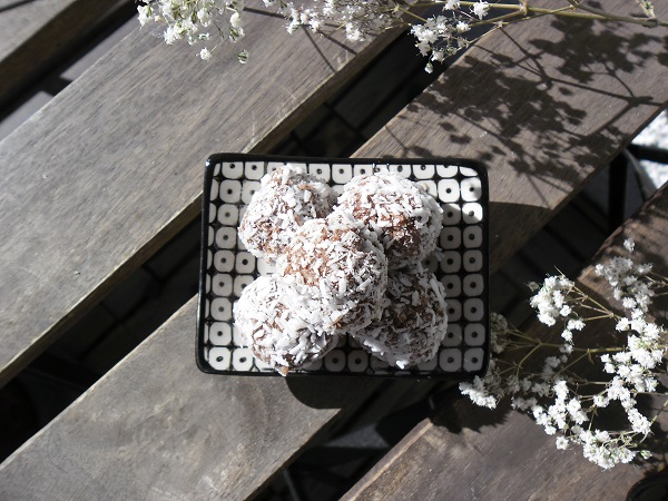 Chokladbollar av kokos - Baka Sockerfritt