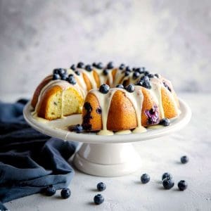 Blåbärsockerkaka med citronfrosting 3
